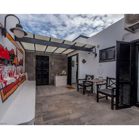 Puerto Chico I And J Апартаменти